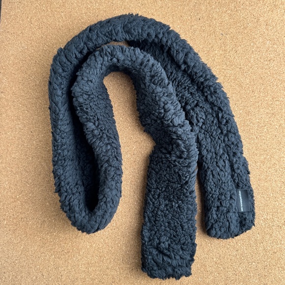 Cozy Confidence Long and Luscious Curl Band - Picture 2 of 4